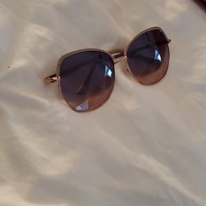 Rose gold an black Jessica simpson sunglasses